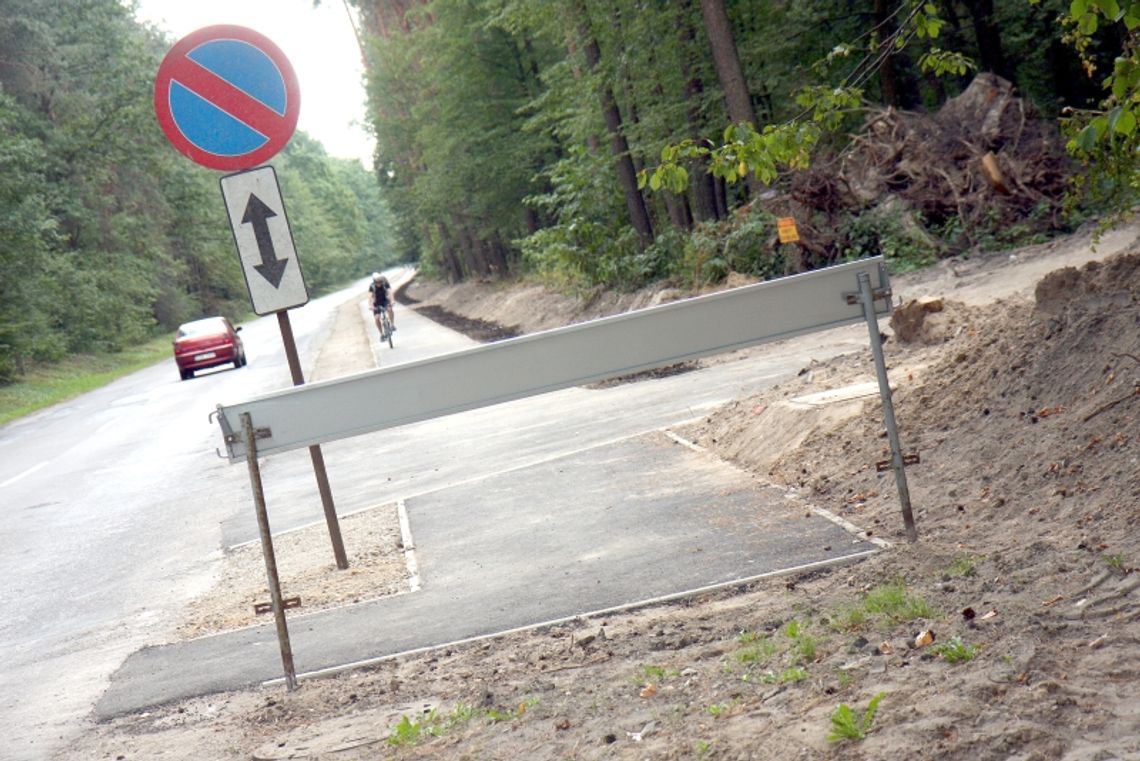 Jest nowa ścieżka rowerowa koło Zalewu Zemborzyckiego. Ale niedokończona Jest nowa ścieżka rowerowa koło Zalewu Zemborzyckiego. Ale niedokończona