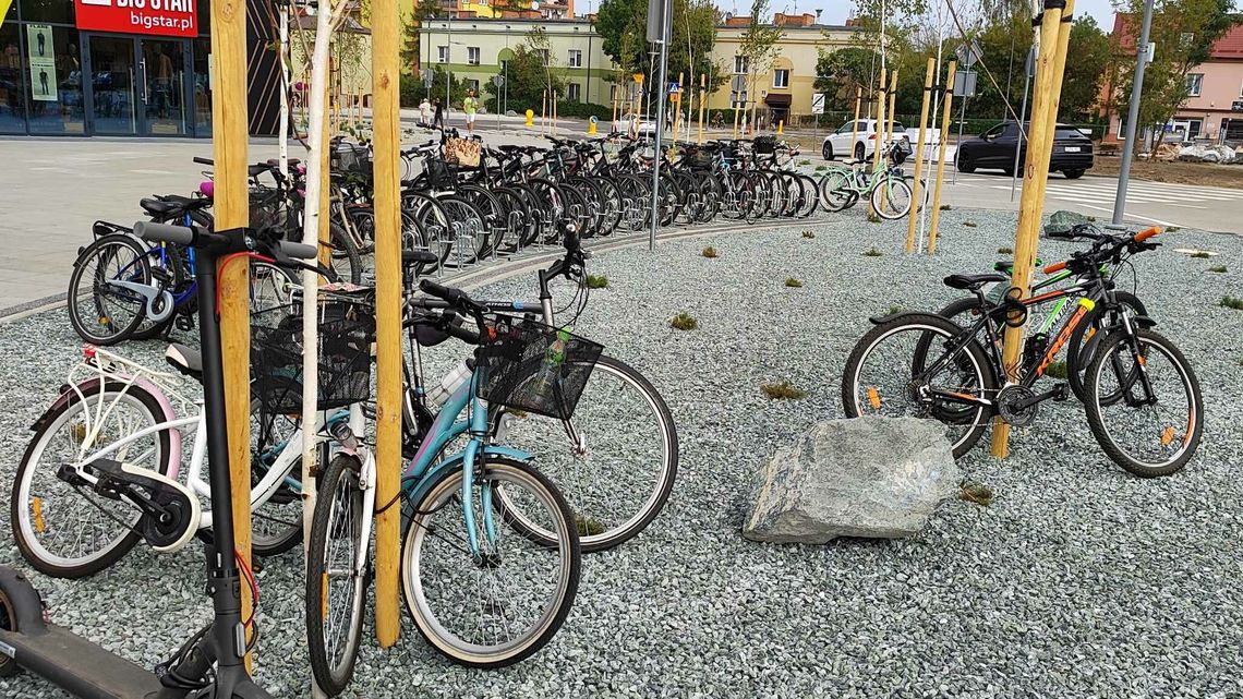Jest nowe centrum handlowe, ale są korki. Radny martwi się o rowerzystów 