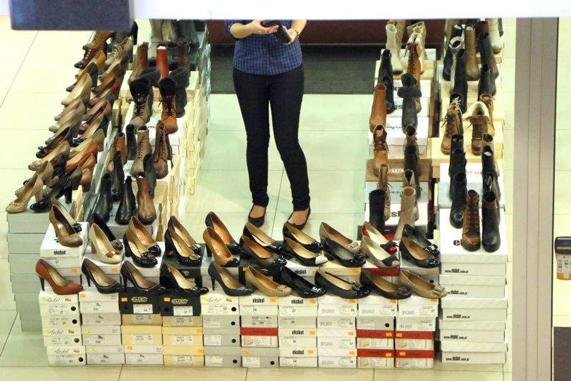 Jest praca w handlu i przed ekranem