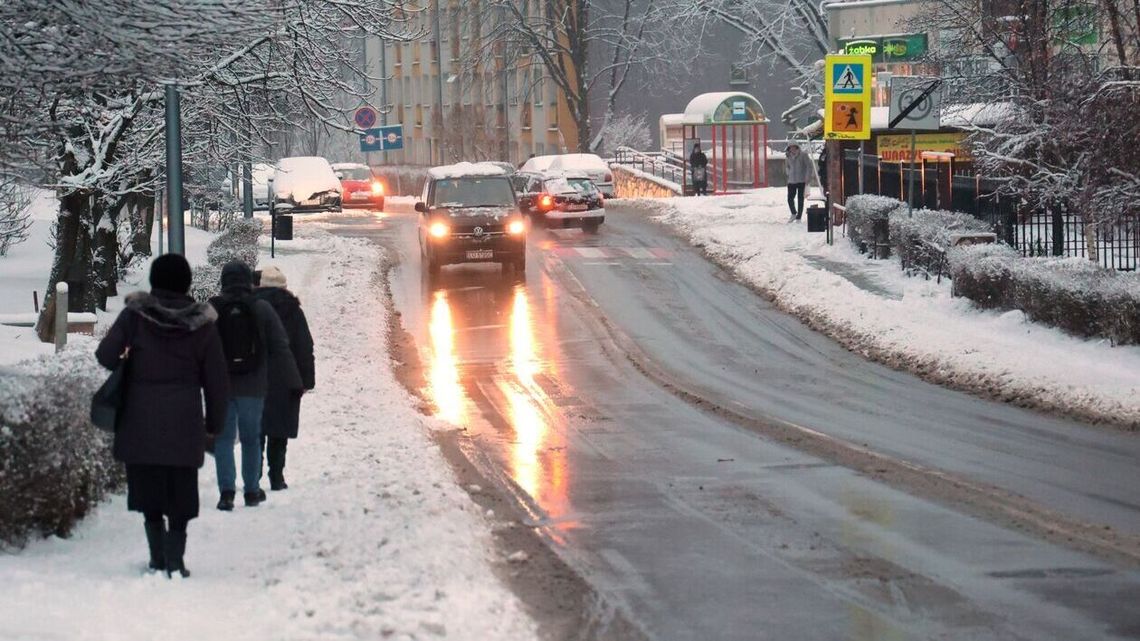 Jest ślisko! Ostrzeżenie pogodowe dla 13 powiatów 