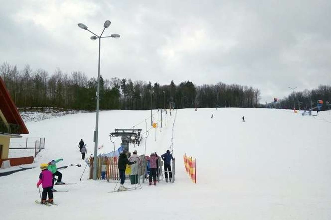 Jest śnieg, stoki czynne, można zjeżdżać. Tak było dziś w Rąblowie [zdjęcia]