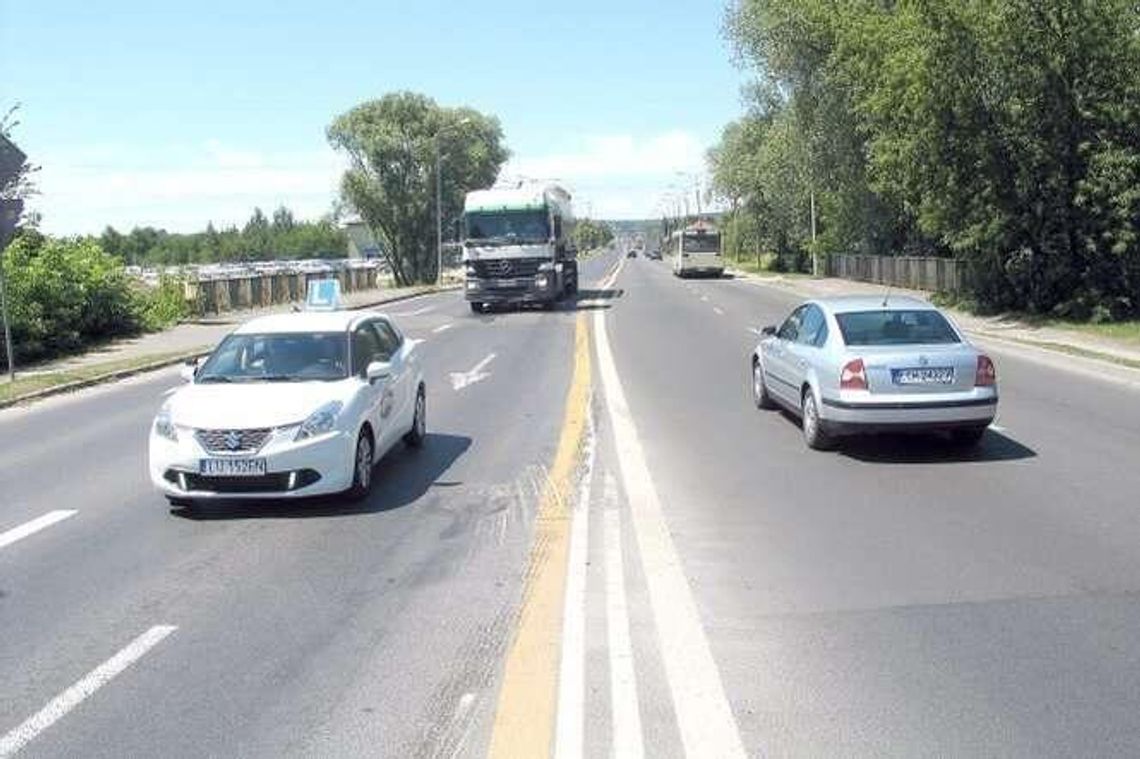 Jest umowa na przebudowę DK12. Samochody pojadą po równym