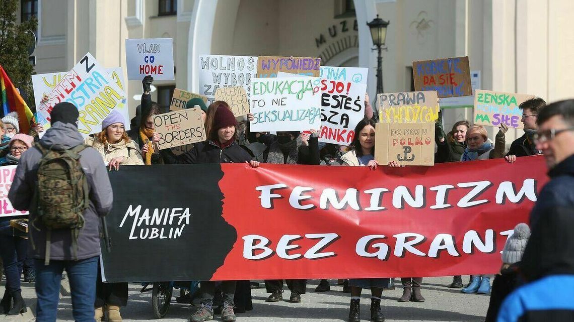 "Jestem z siostrą Ukrainą" i "Żeńska końcówka ma siłę". Manifa w Lublinie [zdjęcia]