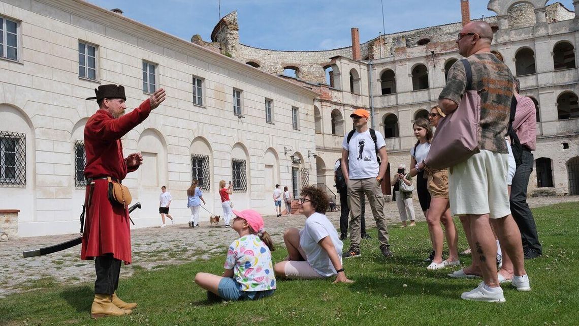 Jesteście miłośnikami filmu Ogniem i mieczem? Warto odwiedzić zamek w Janowcu 