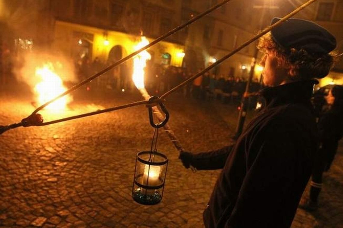 Jeszcze można wziąć do domu Betlejemskie Światełko Pokoju Jeszcze można wziąć do domu Betlejemskie Światełko Pokoju
