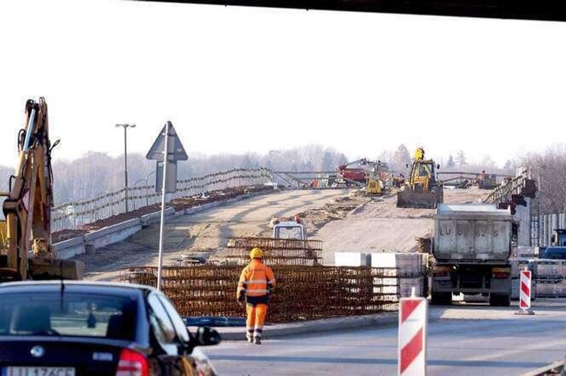 Jeszcze poczekamy na nowy wiadukt na skrzyżowaniu al. Solidarności z ul. Ducha Jeszcze poczekamy na nowy wiadukt na skrzyżowaniu al. Solidarności z ul. Ducha