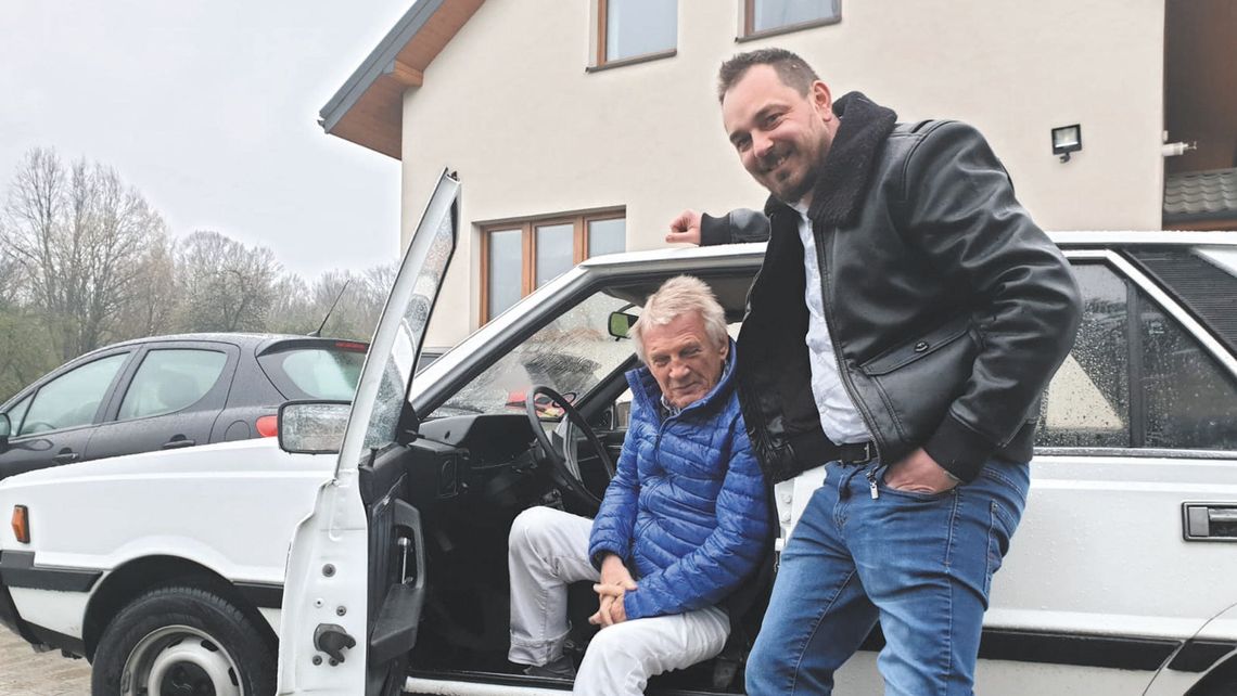 Jeździ polonezem, lata na paralotni. I pomaga choremu koledze z dzieciństwa. Zbiórka trwa