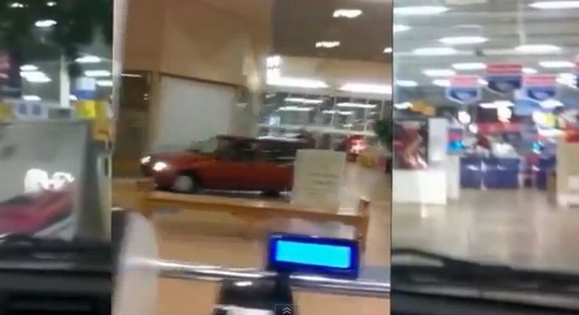 Jeździli daewoo tico po Tesco (wideo)