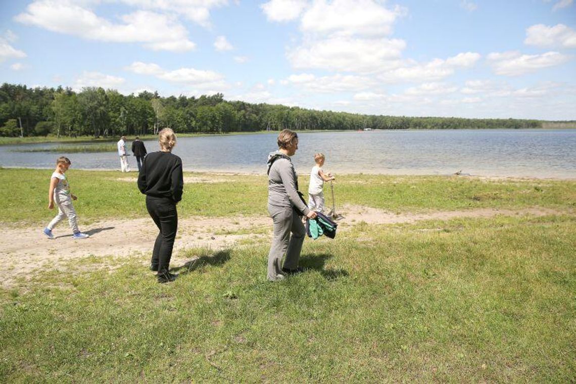 Jezioro Piaseczno kusi piaskiem