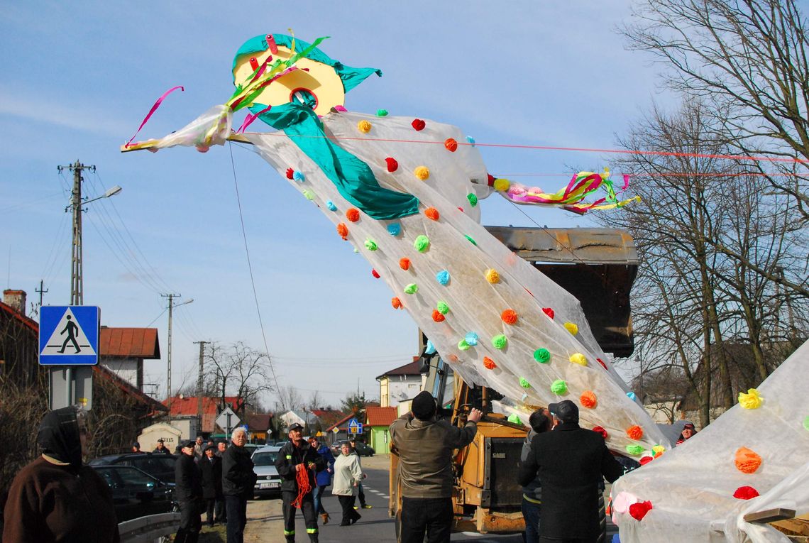 Jeziorzany: Wielka Marzanna się złamała, ale i tak utonęła w Wieprzu