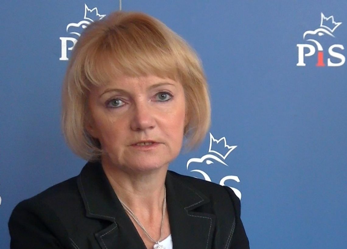 Jolanta Szczypińska skarży premiera. Żąda zdjęcia z brzozą smoleńską (wideo)