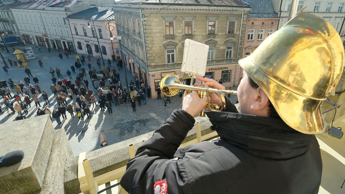 "Jolka, Jolka pamiętasz" na trąbce z balkonu Ratusza. Tak Lublin upamiętnił Romualda Lipko