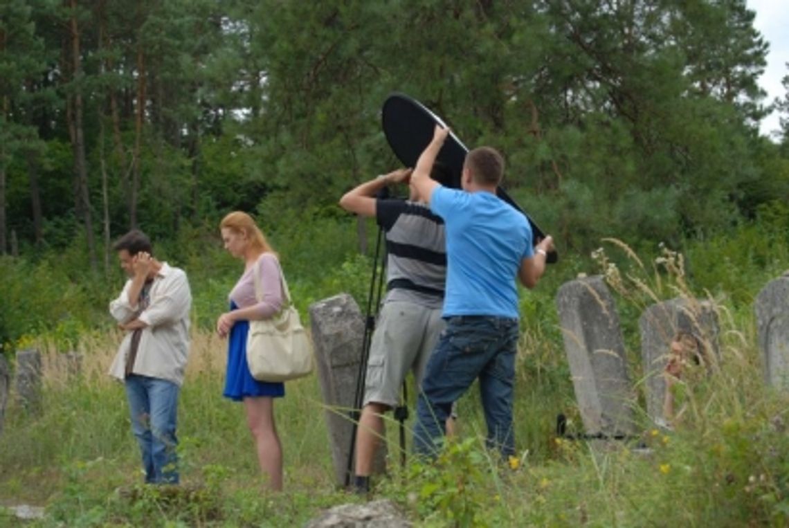 Józefów w fabularyzowanym filmie \"Lilia\"