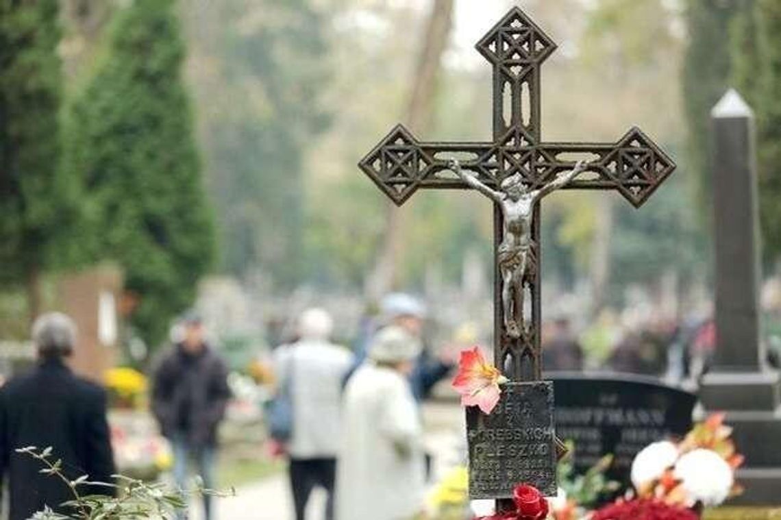 Józefów: Zabrakło miejsca na cmentarzu