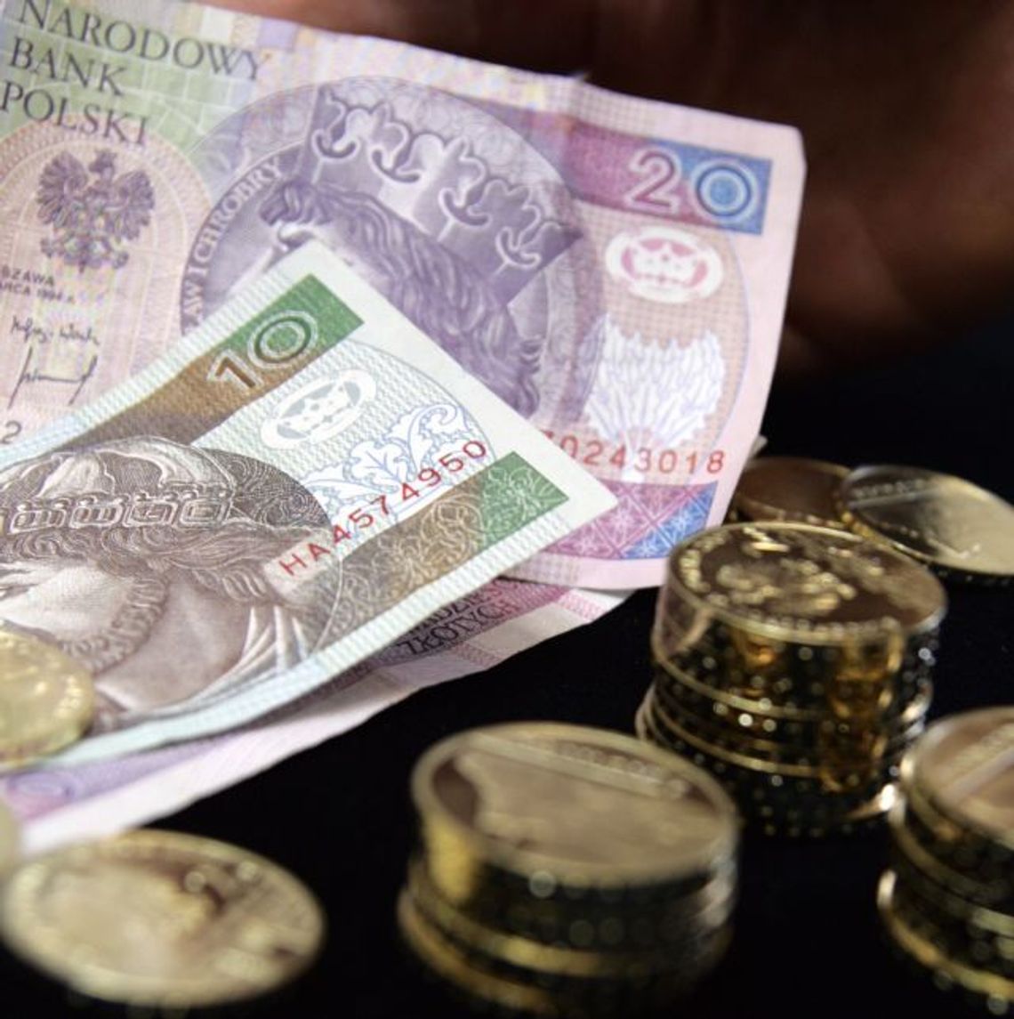 Józefów: Znaleźli pieniądze nad zalewem i odnieśli policji