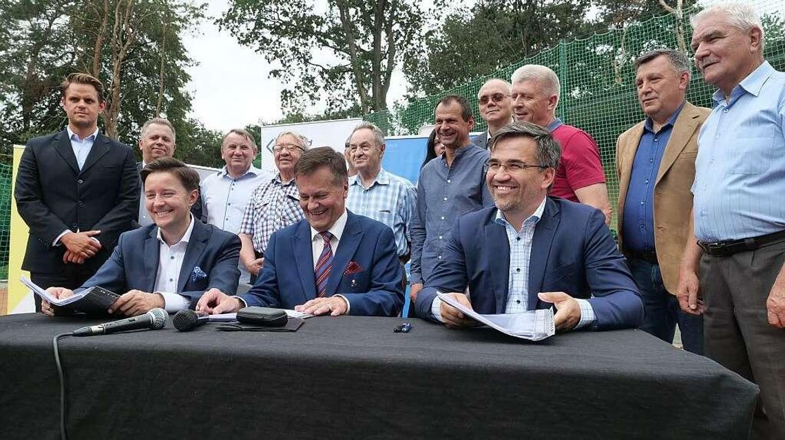 Już wiadomo kto zbuduje kompleks basenów w Świdniku. Umowa podpisana Już wiadomo kto zbuduje kompleks basenów w Świdniku. Umowa podpisana