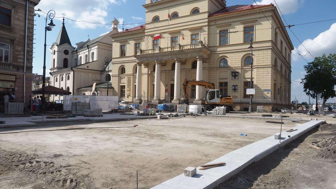 Już widać jak wąska będzie ul. Królewska w Lublinie. Końcowe odliczanie przed Bramą Krakowską