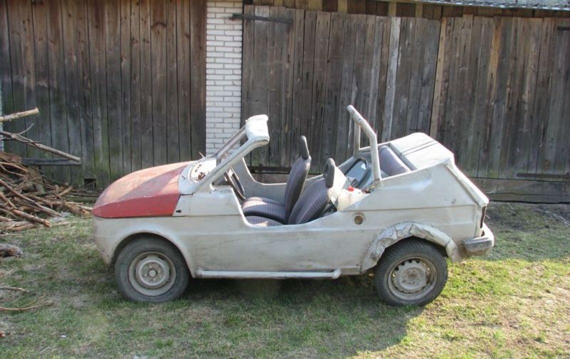 Kabrioletem z \"malucha\" spowodowali wypadek. Ranny jest 14-latek 