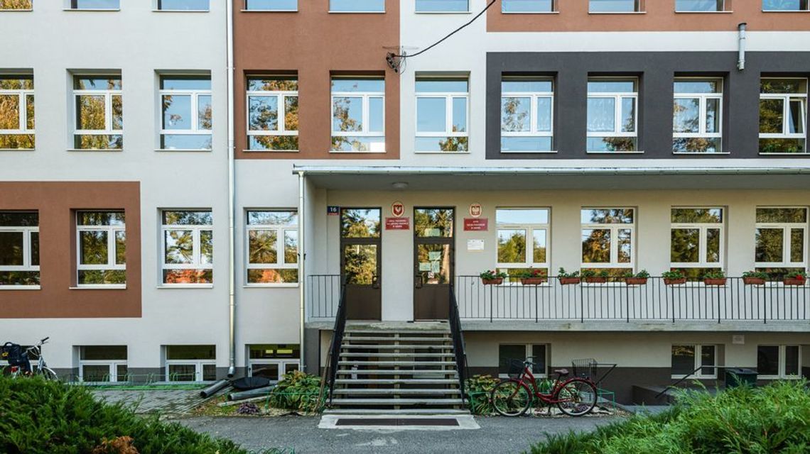 Kadrowe problemy w szkole w Kurowie. Nauczyciel z koronawirusem Kadrowe problemy w szkole w Kurowie. Nauczyciel z koronawirusem