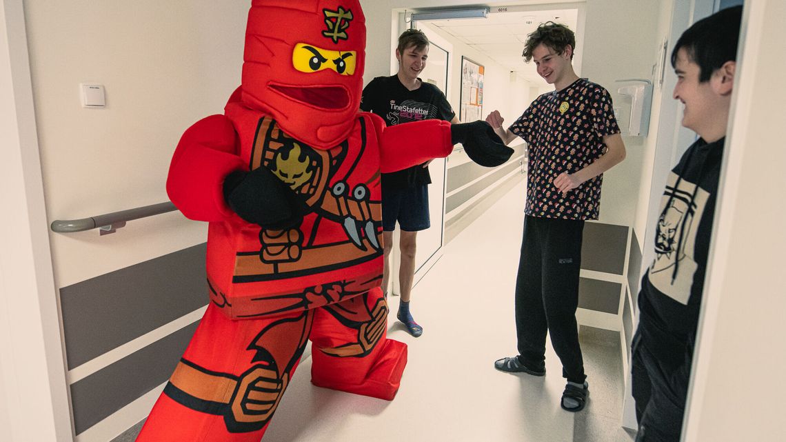 Kai w szpitalu w Lublinie. Nie choruje tylko przybija piątki