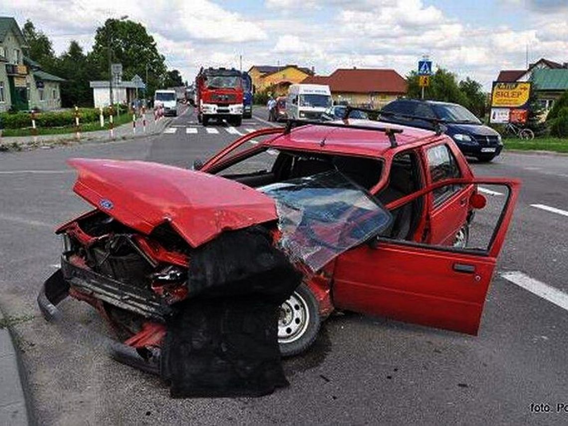 Kąkolewnica: 74-latek wymusił pierwszeństwo. 2 osoby w szpitalu