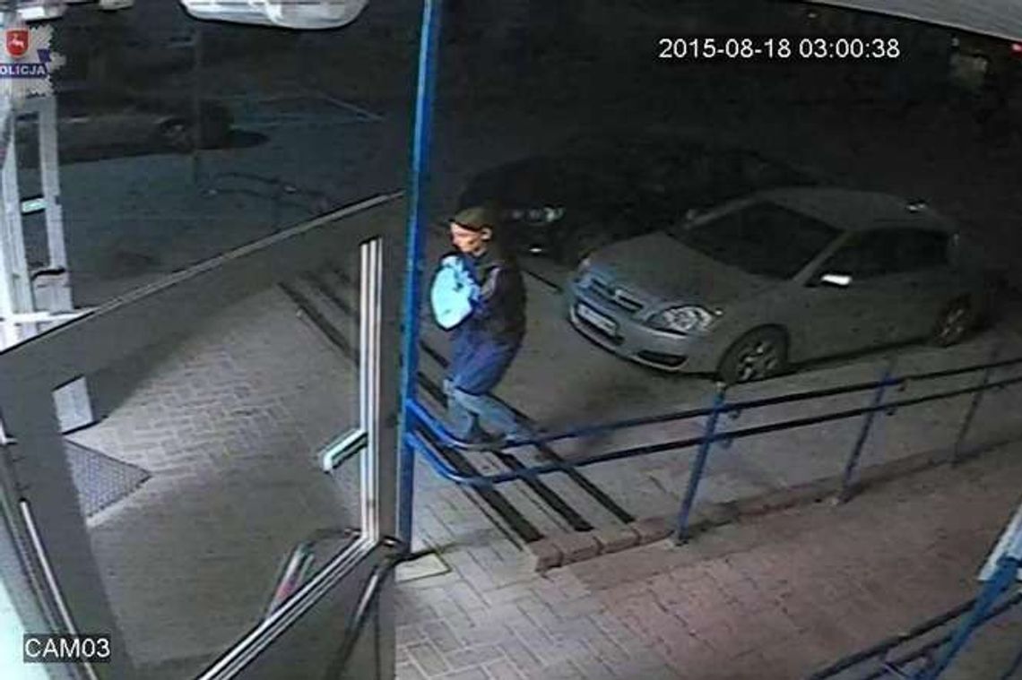 Kamera nagrała kobietę, która porzuciła noworodka w szpitalu (wideo)