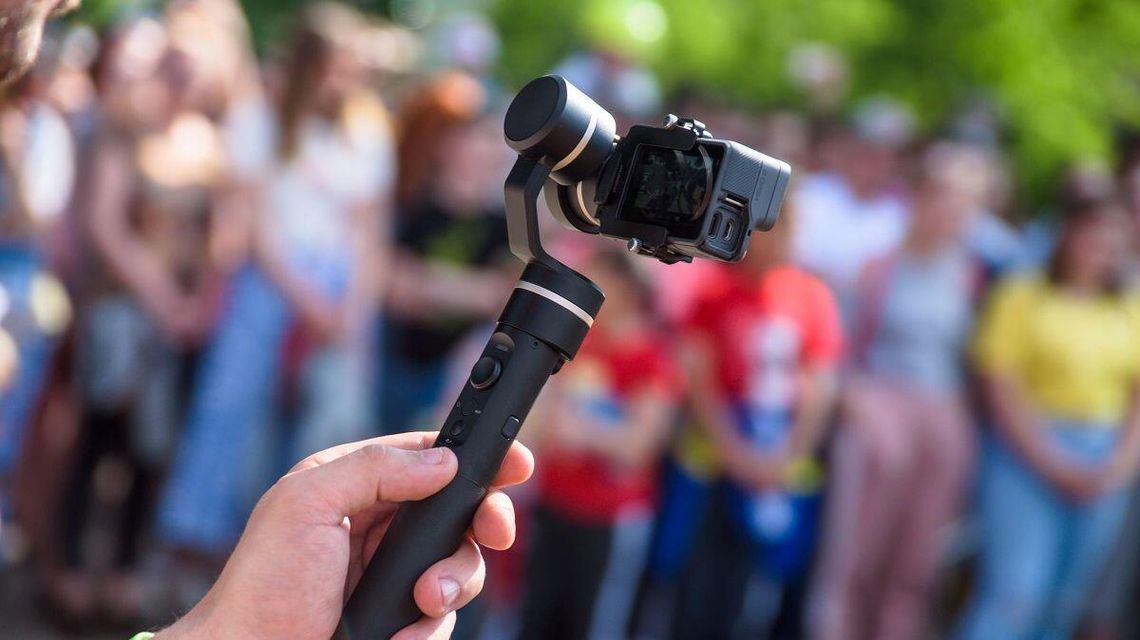 Kamera z gimbalem. Zapomnij o niestabilnych nagraniach