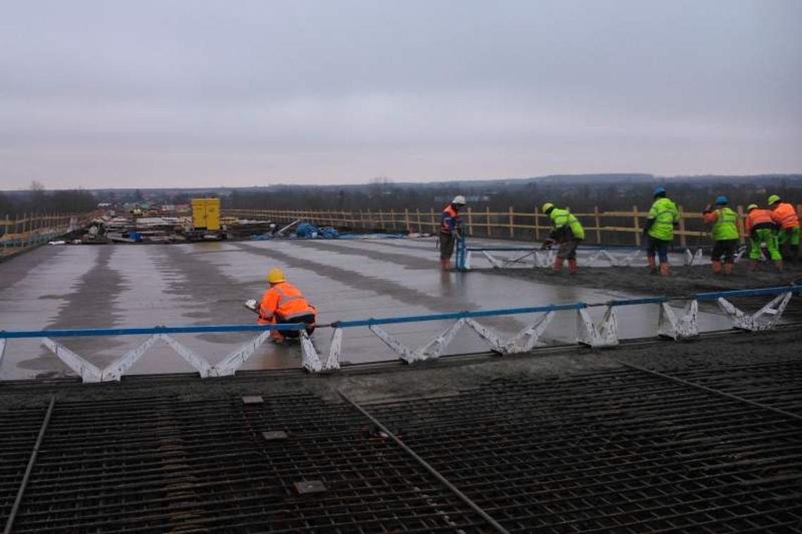 Kamień: Pogoda sprzyja budowie mostu na Wiśle