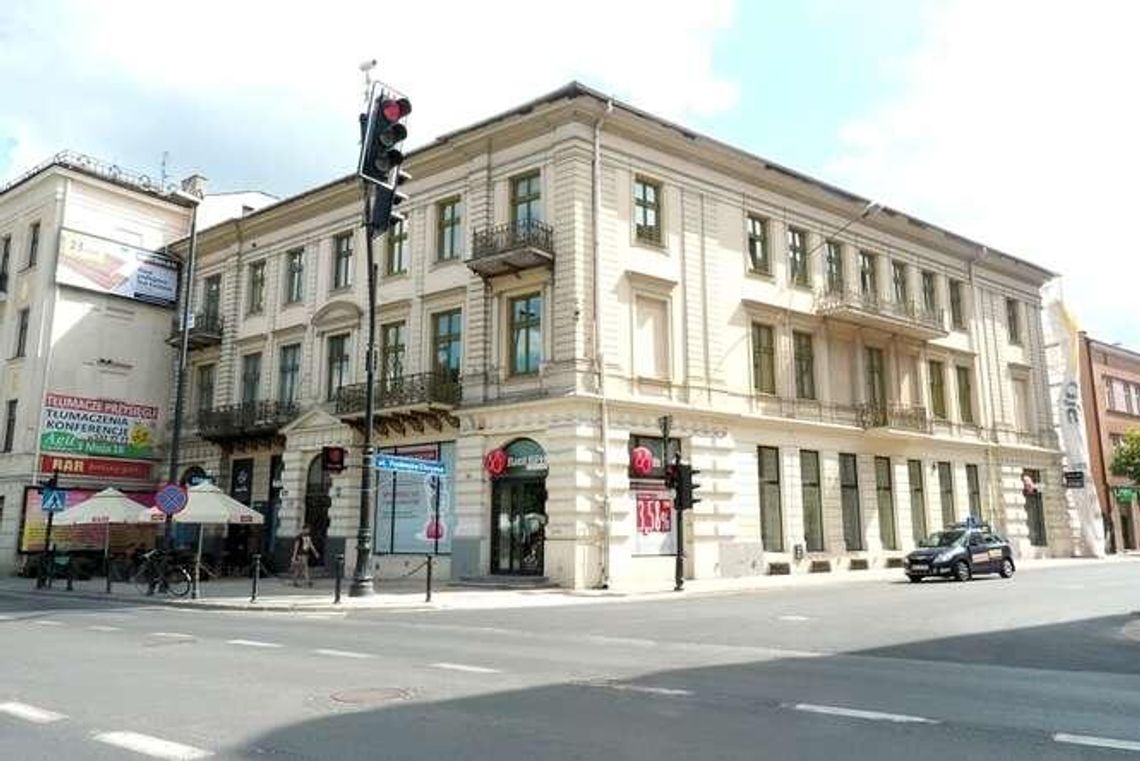 Kamienica na rogu Krakowskiego Przedmieścia i Chopina trochę zzielenieje Kamienica na rogu Krakowskiego Przedmieścia i Chopina trochę zzielenieje