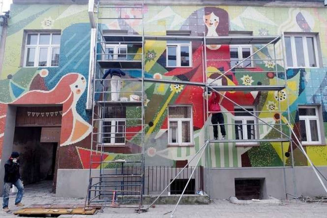 Kamienica na Starych Bronowicach zmieniła się nie do poznania. Cała w kolorowej mozaice Kamienica na Starych Bronowicach zmieniła się nie do poznania. Cała w kolorowej mozaice