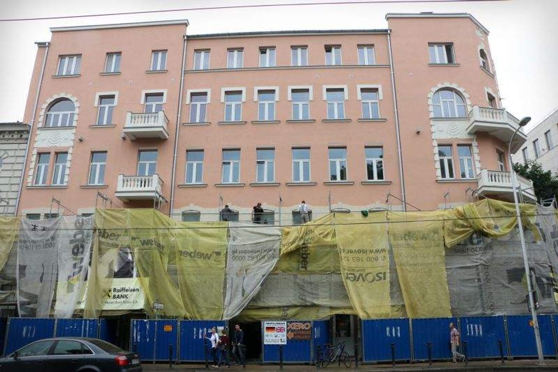 Kamienica przy Al. Racławickich 6. Jest odnowiona elewacja Kamienica przy Al. Racławickich 6. Jest odnowiona elewacja