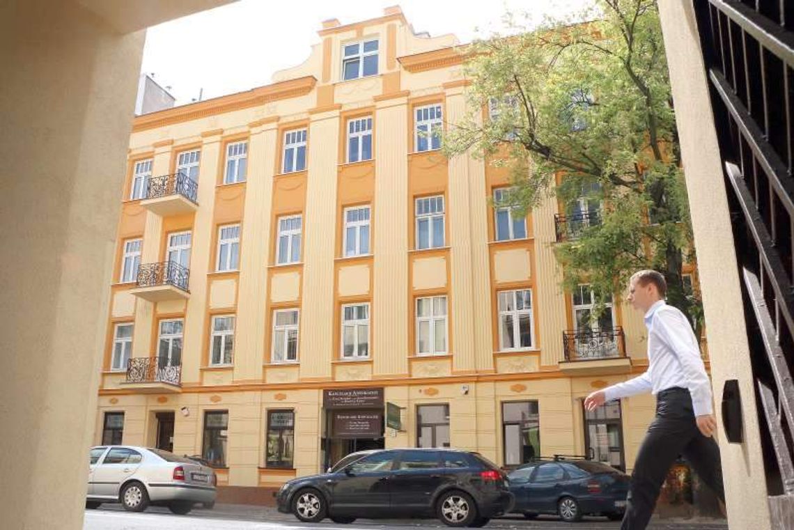 Kamienica w centrum Lublina bez szpetnych szyldów. Będą nowe, bardziej estetyczne