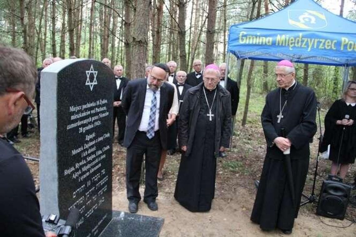 Kamienie pamięci w Puchaczach. "Przywrócić godność pomordowanym Żydom"