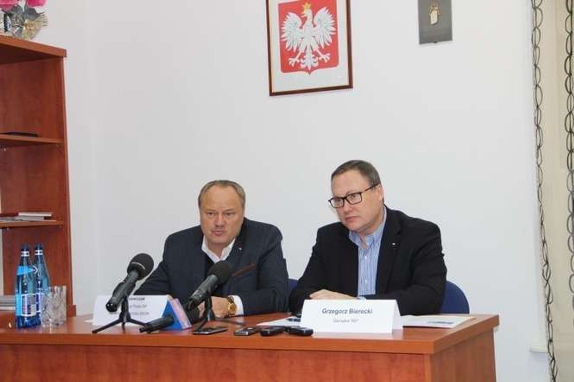 Kampania na strachu. Senator Bierecki chce budowy płotu na wschodniej granicy Polski Kampania na strachu. Senator Bierecki chce budowy płotu na wschodniej granicy Polski