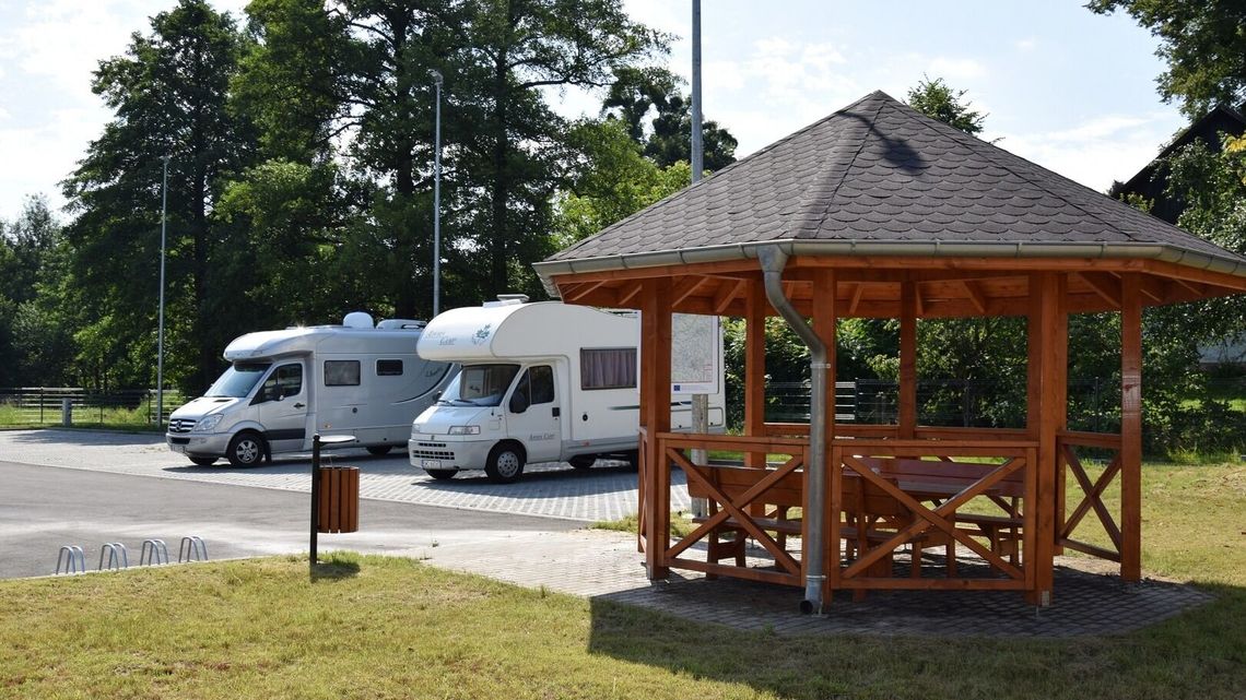 Kamperem do Zamościa? Nie ma sprawy. Ale miejsc do parkowania brak