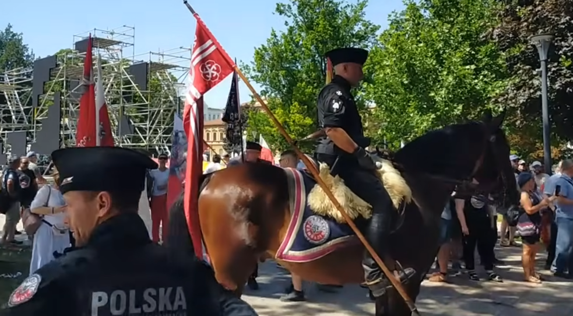 Kamraci krzyczeli o śmierci wrogów ojczyzny. „Nie patrolowali ulic”