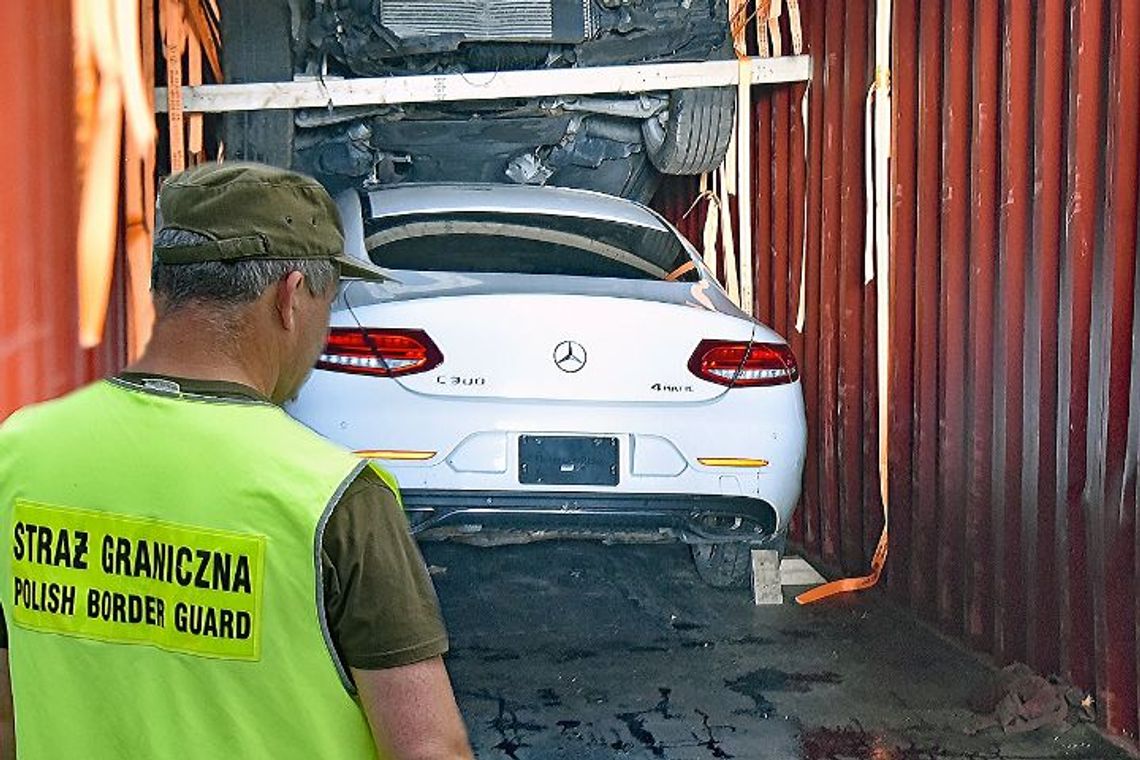 Kanadyjski łącznik na torach w Hrubieszowie. Poszukiwany mercedes wpadł w kontenerze Mercedes granica