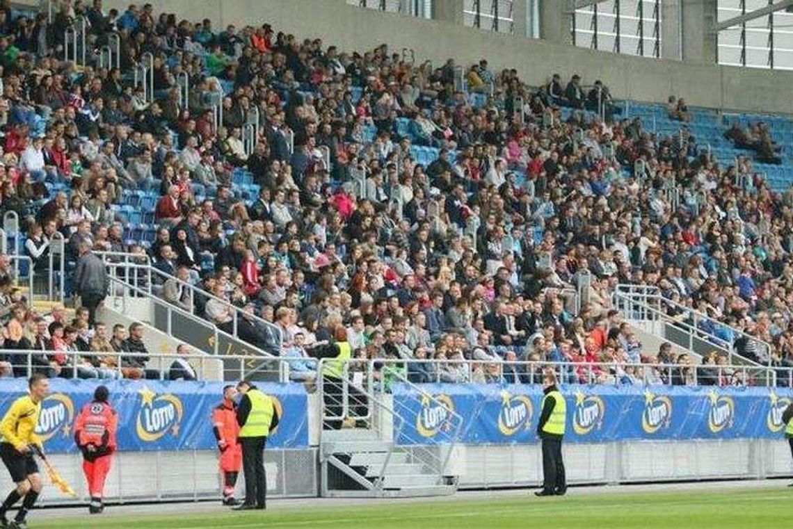 Kandydat PiS na prezydenta: Stadion i basen za duży. PO odpowiada