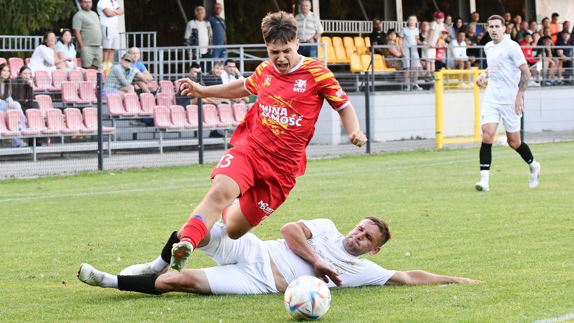 Kanonada w Zawadzie, grad bramek na innych boiskach. Wyniki zamojskiej klasy okręgowej Kanonada w Zawadzie, grad bramek na innych boiskach. Wyniki zamojskiej klasy okręgowej