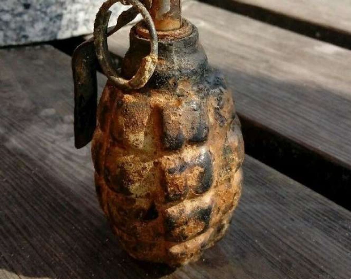 Kąpał się w zalewie i znalazł granat. Ewakuowano plażę