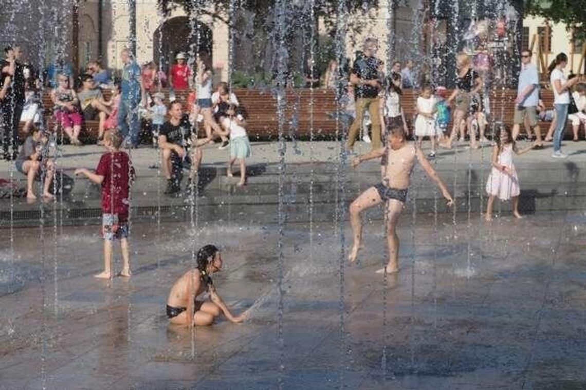 "Kąpiele w fontannie na placu Litewskim to niesmaczne zjawisko". List Czytelnika
