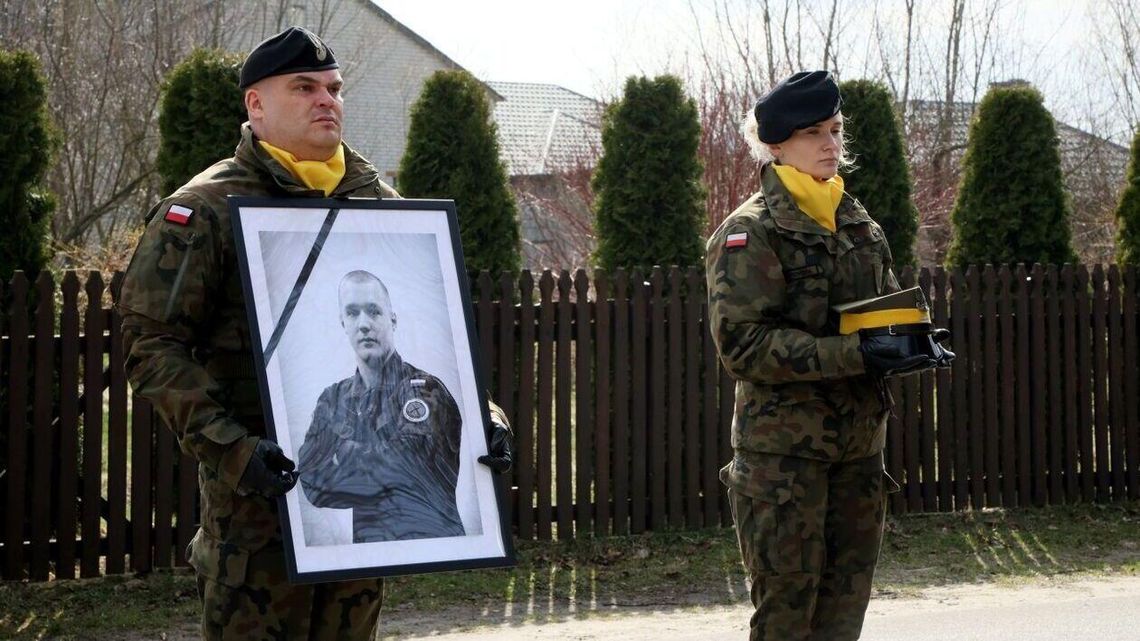 Kapral Robert i sierżant Mateusz zginęli na poligonie. Prokuratura ma wyniki sekcji zwłok 