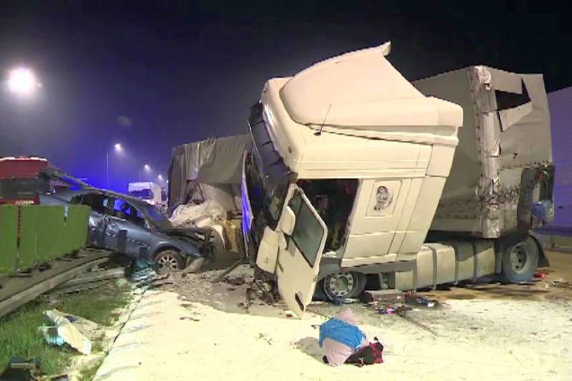 Karambol na drodze S8. Zginęły trzy osoby (wideo)