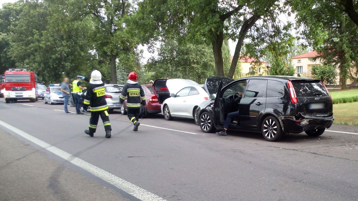 Karambol sześciu aut w Zakręciu pod Krasnymstawem. Dziecko trafiło do kliniki wprost na stół operacyjny Karambol sześciu aut w Zakręciu pod Krasnymstawem. Dziecko trafiło do kliniki wprost na stół operacyjny