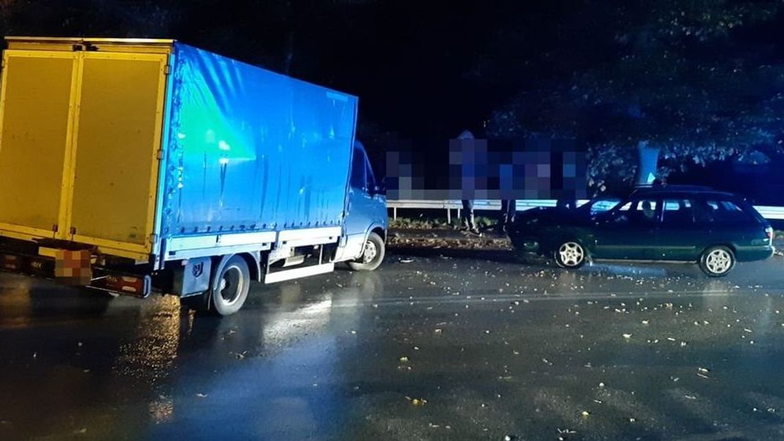 Karczmiska: Kierowca ciężarówki zjeżdżał z góry, wjechał w mazdę