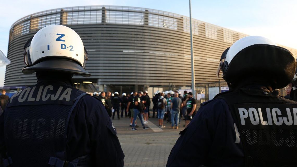 Karczowniki, race, nóż… i trzonek od kilofa. Co jeszcze wieźli "kibice" na mecz do Lublina