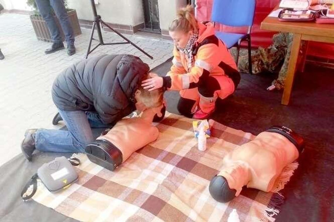 Karetka może tu nie zdążyć. Dlatego sami zadbali o bezpieczeństwo