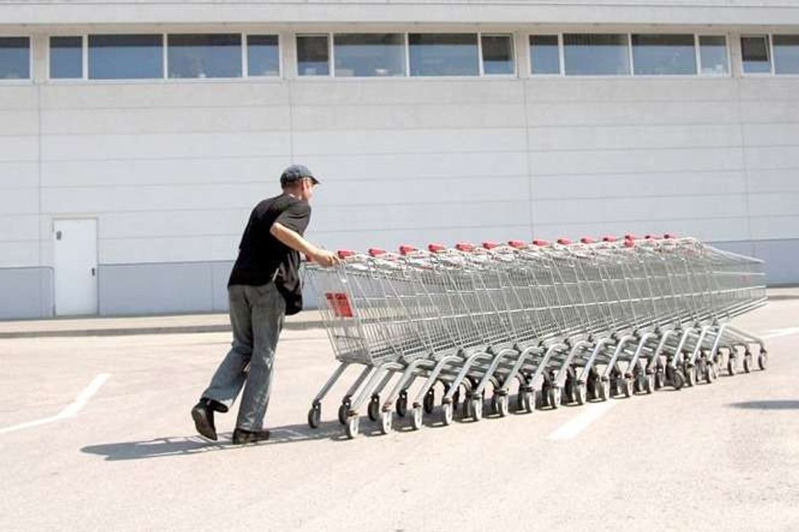 Kasjerka nie może mieć butelki z wodą. "Musiałam mieć zaświadczenie od lekarza"