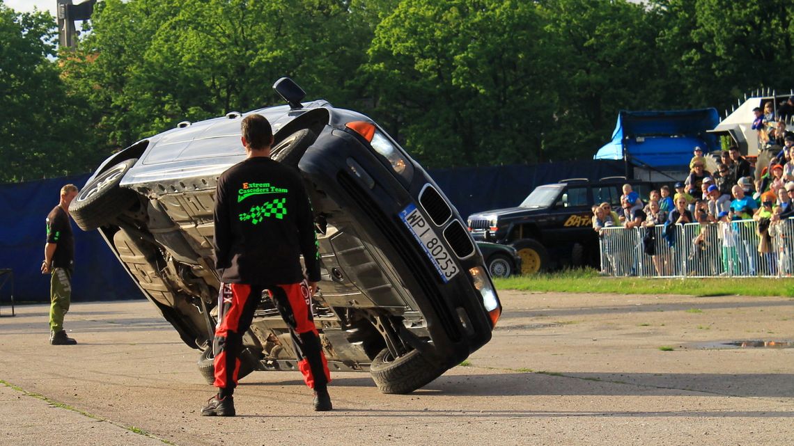 Kaskaderskie pokazy samochodowe w Puławach [zdjęcia]
