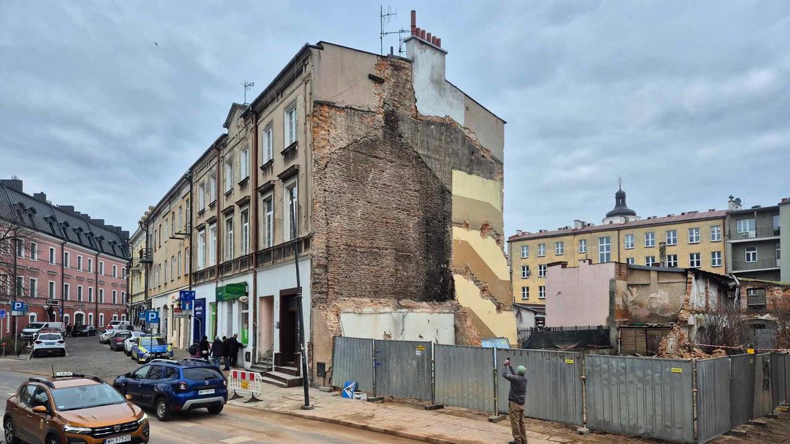 Katastrofa budowlana na Bernardyńskiej: sąsiedzi zawaliska mogą wrócić do domów Katastrofa budowlana na Bernardyńskiej: sąsiedzi zawaliska mogą wrócić do domów